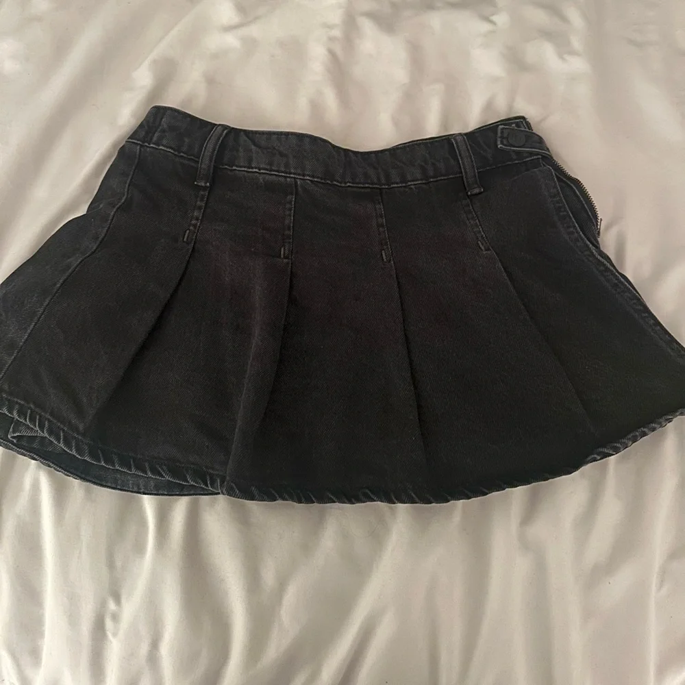 FREE PEOPLE We The Free Stephie Denim Skort in In The City - size 26 faded black